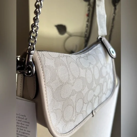 Authentic COACH 1941 Signature jacquard/Glovetanned turnlock zip closure Crosby - Picture 6 of 15